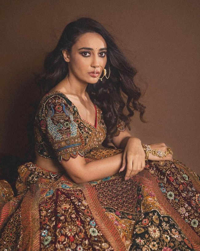 Surbhi Jyoti Lovely Vintage Looks In Black n White Surbhi Jyoti Lovely Vintage Looks In Black n White